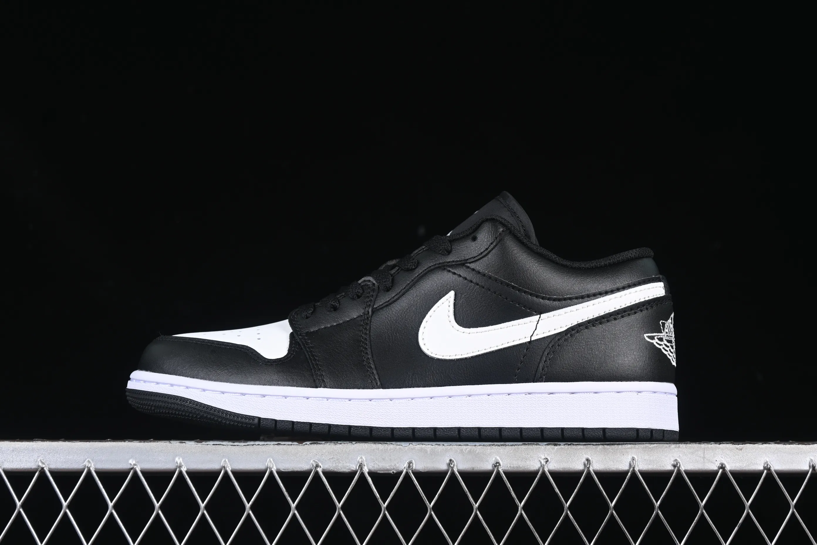 All categories Air Jordan Jordan series basketball shoes Air Jordan 1 Low G version pure original Air Jordan 1 Low AJ1 Joe 1 black and white low-top retro basketball shoes 553558-043